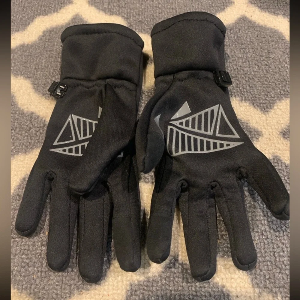 Boys  gloves size 4-7
